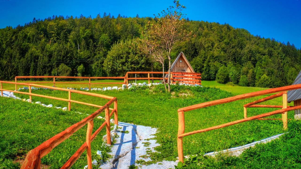 Glamping Vrhovc Hotel Zelezniki Ngoại thất bức ảnh